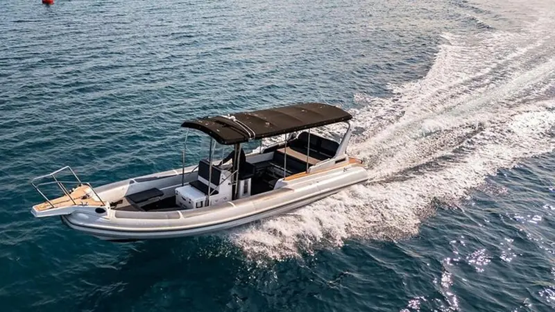 Vier Inseln im Schnellboot, mit Baden und Schnorcheln