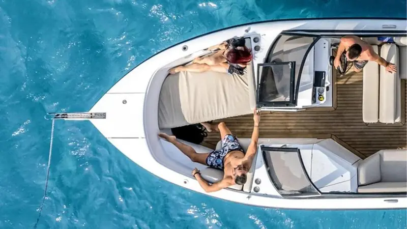 Inseln im Schnellboot mit Verkostung von Öl und Wein